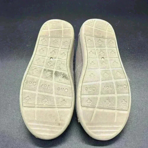 TOMS Toddler Size 10 Hook And Loop Closure Shoe Light Brown Color - Picture 6 of 6